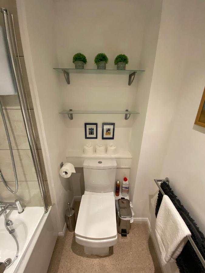 Grosvenor Pad - Lovely 2-Bed Flat - Free On Street Parking บาธ ภายนอก รูปภาพ