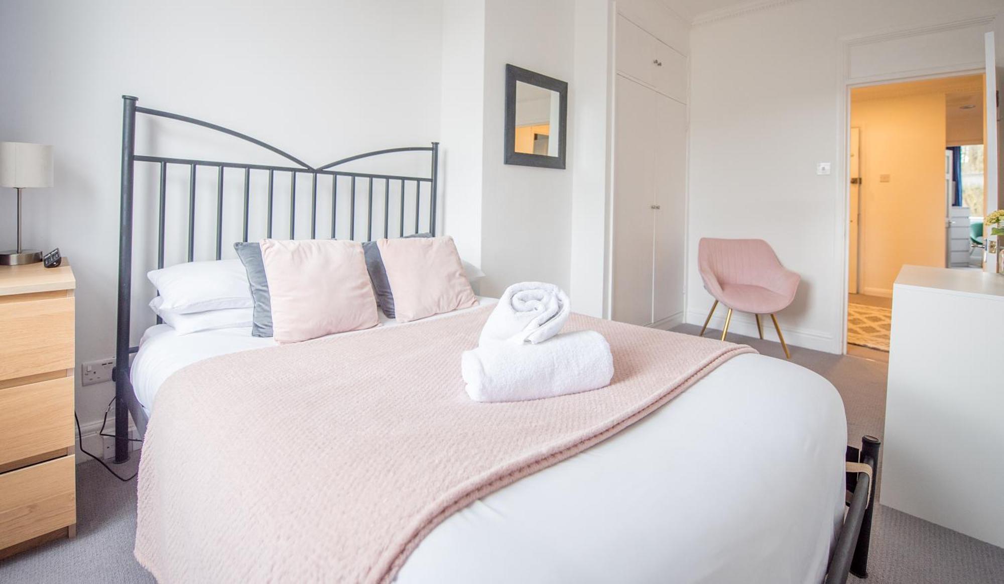 Grosvenor Pad - Lovely 2-Bed Flat - Free On Street Parking บาธ ภายนอก รูปภาพ